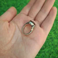 انگشتر نقره عقیق زنانه با رکاب صفوی برند سروقدی