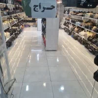 فروشنده  اقابرای کار در کیف فروشی