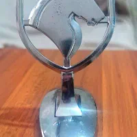 آرم ایستاده روی کاپوت اتومبیل (نشان ایران خودرو )