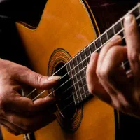 آموزش تخصصی گیتار (کلاسیک و پاپ) حضوری و آنلاین