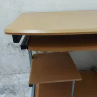 میز کامپیوتر شیک وپایه فلزی