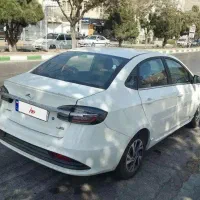 کی ام سی ایگل سفید