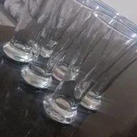 شش عدد لیوان سالم و تمییز بدون کارتن