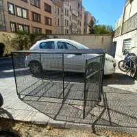 قفس. گنجه کبوتر. لانه سگ. خانه سگ. قفس مرغ خروس