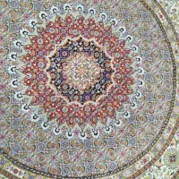 فرش دستبافت گرد 1.5*1.5گل ابریشم