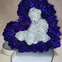 گل رز روبانی همیشه جاودان تریکو روز دختر