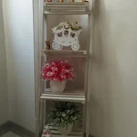 استند گلدان به همراه گل