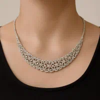 طلا گردنبند فقط ۱۰۰ تومان بالای تابلو کسر نگین