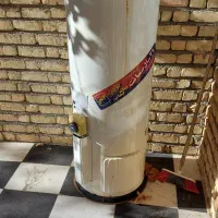 ابگرمکن دسته دوم سالم فقط تو مخزن ابش سوراخ دهره