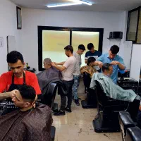 خدمات اموزش تخصصی اموزشگاه ارایشگری تهران|خدمات آرایشگری و زیبایی|تهران, امام حسین|دیوار