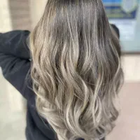 آفر ویژه خدمات رنگ و لایت|خدمات آرایشگری و زیبایی|رشت, ولکس|دیوار