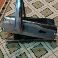 یک عدد قفل در چوبی