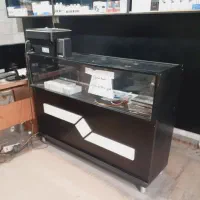 ویترین و میز