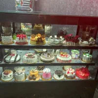 به یک نفر فروشنده در قنادی نیازمندیم