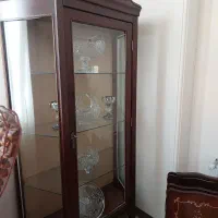 ویترین برنز کاری شده بسیار شیک و تمیر