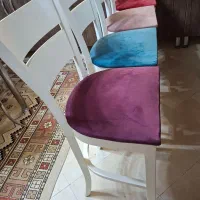 صندلی جلوی جزیره چوب راش در چهار رنگ مختلف