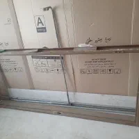 درب با چهار  چوب فلزی