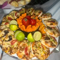فینگرفود. سینی مزه. ترافل خرما . نان پنیر . دسر|خدمات پذیرایی، مراسم|شیراز, گلدشت معالیآباد|دیوار