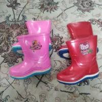 چکمه بچه  سایز بیست و پنج در حد نو واقعی