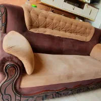 یک عدد مبل سه نفره