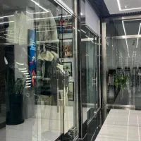 فروشنده خانوم لباس فروشی زنانه