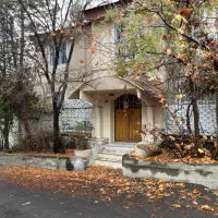 690متر-کلنکی-در-نیاوران-دارای-یک-ویلا-قابل-سکونت