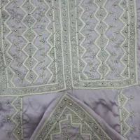 نگین کاری لباس بلوچی انجام میشود