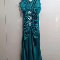 لباسها همه سالم