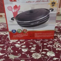 یک عدد ماهی تابه وقابلمه