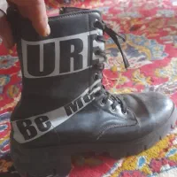 یک عدد پوتین زمستانی مخصوص این فصل یگه|کیف، کفش، کمربند|نهاوند, |دیوار