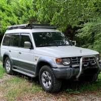 پاجرو چهار در ، چهار سیلندر ۲۴۰۰ سی سی