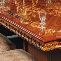 نجار وارد مبلمان کلاسیک و کارگر ساده