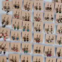 گوشواره سنتی و سنجاق گل سینه|بدلیجات|پرند, فاز ۶|دیوار