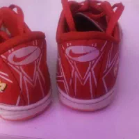 کفش سالنی قرمزنایک شمار33.وچمنی استوک فسفری شمار32