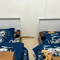 دو تا تخت دوقلو ب علاوه نرده های بغلش موجوده