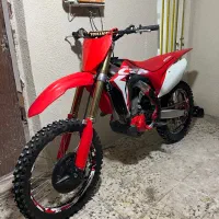 کراسcrf450 مدل ۲۰۱۷ درحد صفر باسندمعتبر
