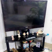 تلویزیون 42اسنوا بدون هیچ مشکلی با میزش