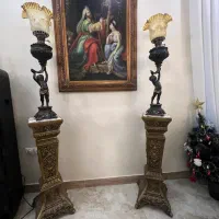 مجسمه کنار سالنی