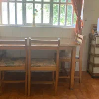 میز ۶ نفره. و ۶ صندلی  آشپز خانه