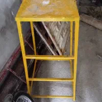 چهار پایه آهنی
