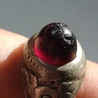 انگشتر سرخ سیاه|کلکسیون اشیاء عتیقه|اندیمشک, |دیوار