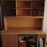 کتابخانه و میز تحریر