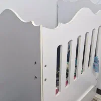 تخت کنار مادر