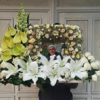 فروش انواع تاج گل ترحیم و سفره‌آرایی