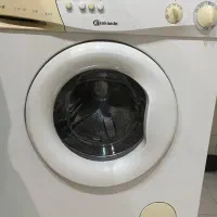 ماشین لباسشویی کاملا سالم