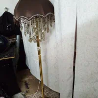 آباژور ایستاده