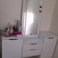 تخت خواب دو نفره و میز آرایش در حد نو