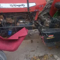 یک دستگاه تراکتور با ادوات