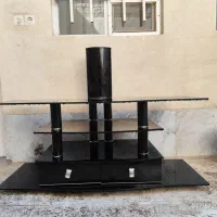 میز تلوزیون شیشه ای.