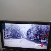 تلویزیون ۴۰ اینچ سامسونگ و میز